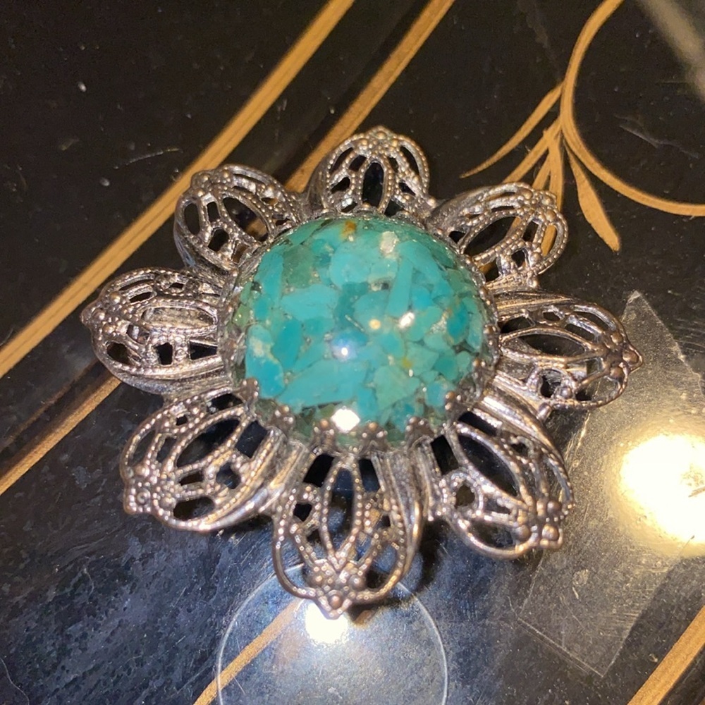Vintage Filigree Silver Tone Crushed Turquoise Brooch Pin Flower 2” Stunning - Picture 2 of 3